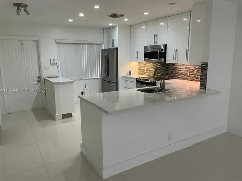 454 Lakeview Drive Weston FL 33326