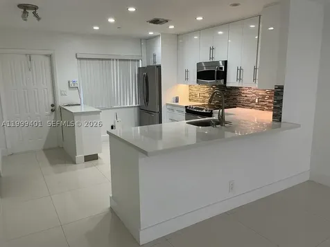 454 Lakeview Drive Weston FL 33326