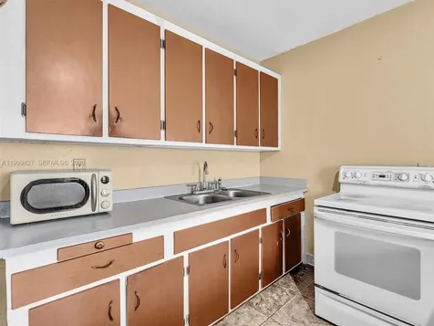 10 SW 72nd Avenue Miami FL 33144