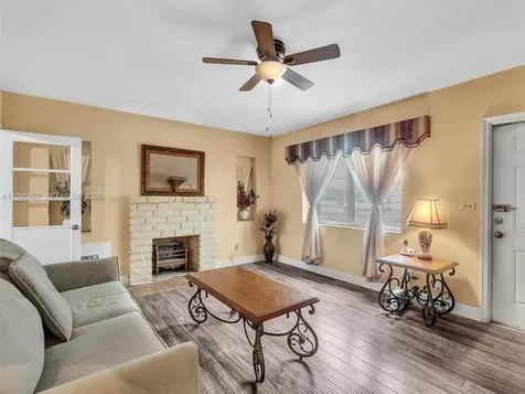 10 SW 72nd Avenue Miami FL 33144
