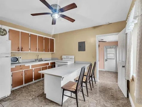 10 SW 72nd Avenue Miami FL 33144