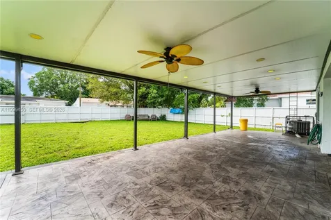 2346 NW 81st Terrace Miami FL 33147