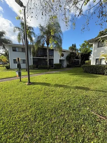 823 NE 199th Street Miami FL 33179