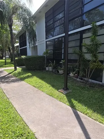 823 NE 199th Street Miami FL 33179