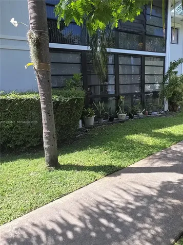 823 NE 199th Street Miami FL 33179