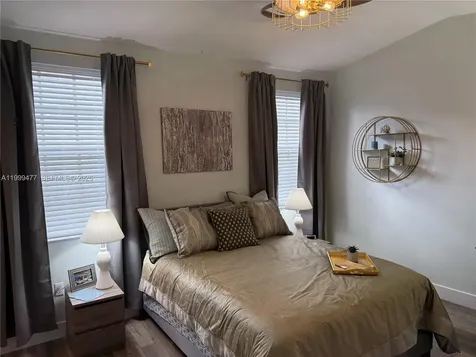 3304 Lisa Lane Naples FL 34109