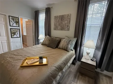 3304 Lisa Lane Naples FL 34109