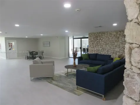 8075 SW 107th Avenue Miami FL 33173