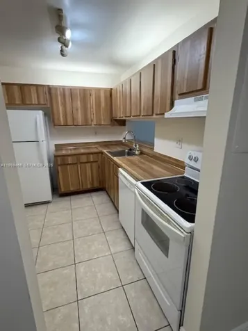 8075 SW 107th Avenue Miami FL 33173