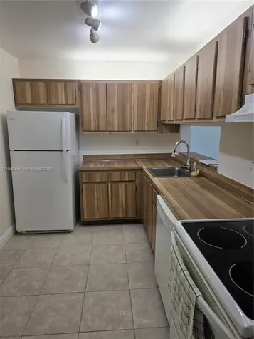 8075 SW 107th Avenue Miami FL 33173
