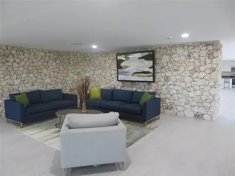 8075 SW 107th Avenue Miami FL 33173