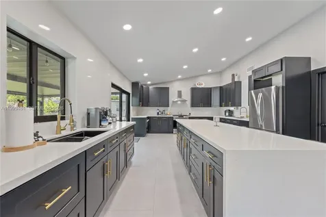18462 SW 88th Place Cutler Bay FL 33157