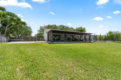 18462 SW 88th Place Cutler Bay FL 33157
