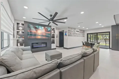 18462 SW 88th Place Cutler Bay FL 33157
