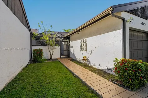 6445 W Pinehurst Circle W Tamarac FL 33321