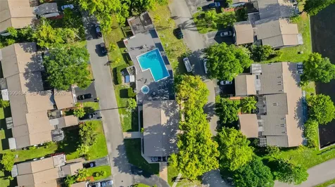 6445 W Pinehurst Circle W Tamarac FL 33321