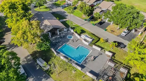 6445 W Pinehurst Circle W Tamarac FL 33321