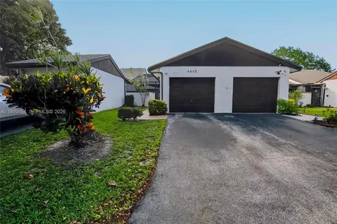 6445 W Pinehurst Circle W Tamarac FL 33321