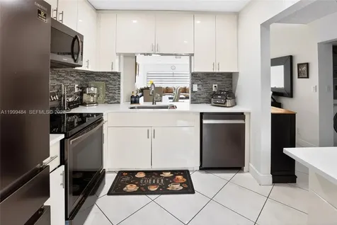 6445 W Pinehurst Circle W Tamarac FL 33321