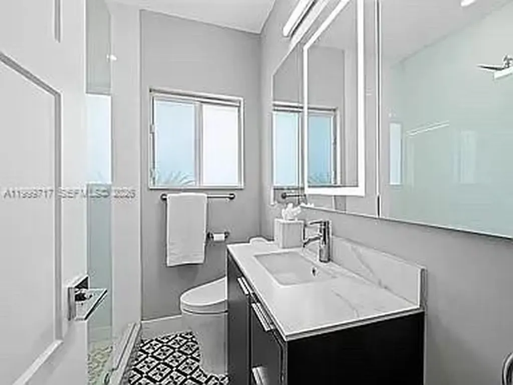 808 NE 17th Way Fort Lauderdale FL 33304