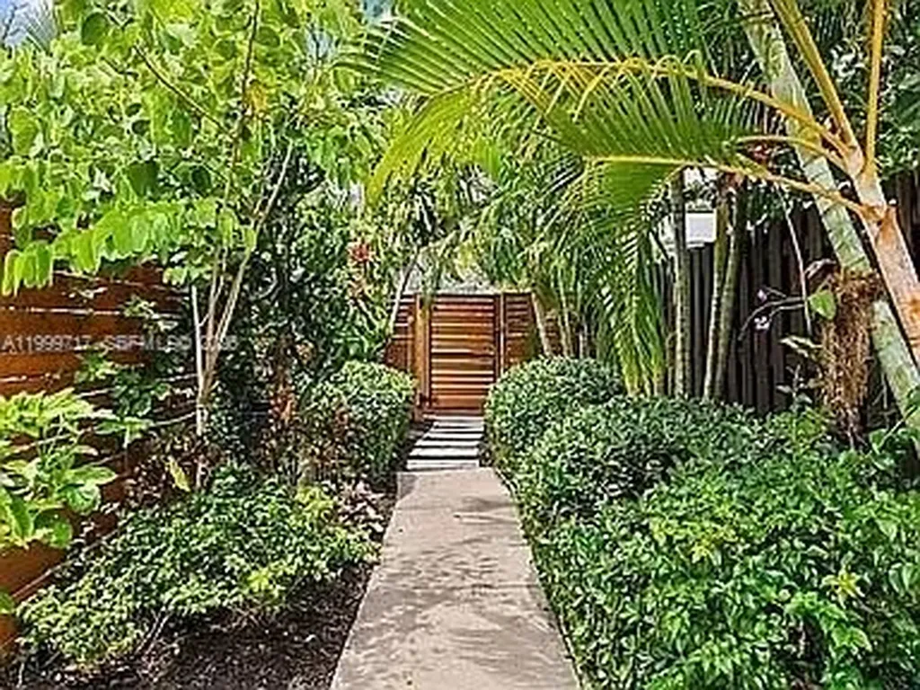 808 NE 17th Way Fort Lauderdale FL 33304
