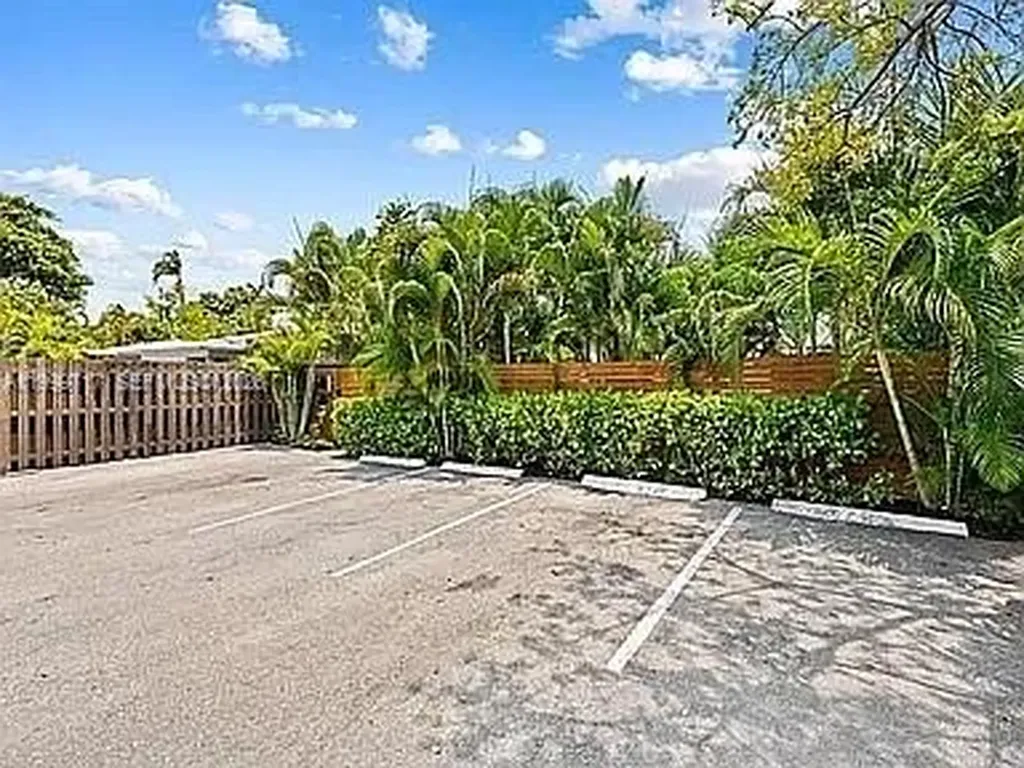 808 NE 17th Way Fort Lauderdale FL 33304