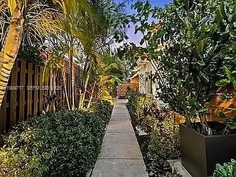 808 NE 17th Way Fort Lauderdale FL 33304