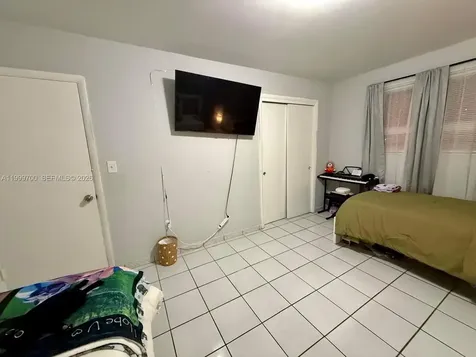 2732 NW 16th Terrace Miami FL 33125