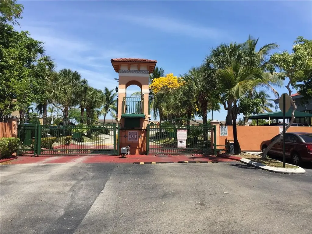 8428 NW 103rd Street Hialeah Gardens FL 33016
