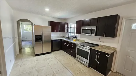 117 NW 11th Avenue Dania Beach FL 33004