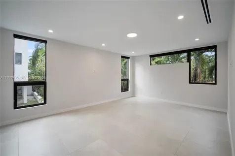 2960 W Trade Avenue Coconut Grove FL 33133