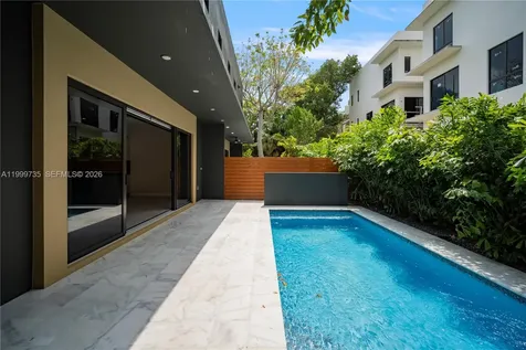 2960 W Trade Avenue Coconut Grove FL 33133