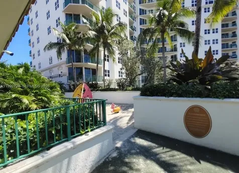 20000 E Country Club Drive Aventura FL 33180