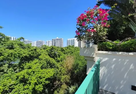 20000 E Country Club Drive Aventura FL 33180