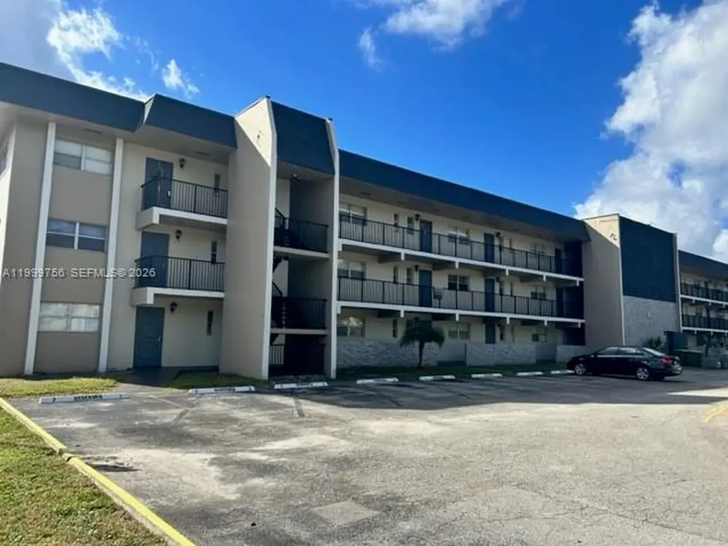 7910 N Colony Circle N Tamarac FL 33321