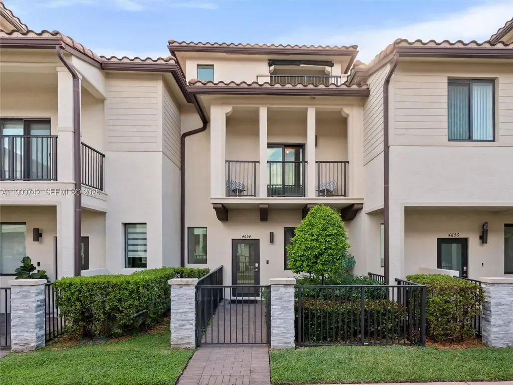 4654 NW 83rd Path Doral FL 33166