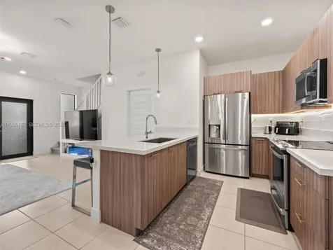 4654 NW 83rd Path Doral FL 33166