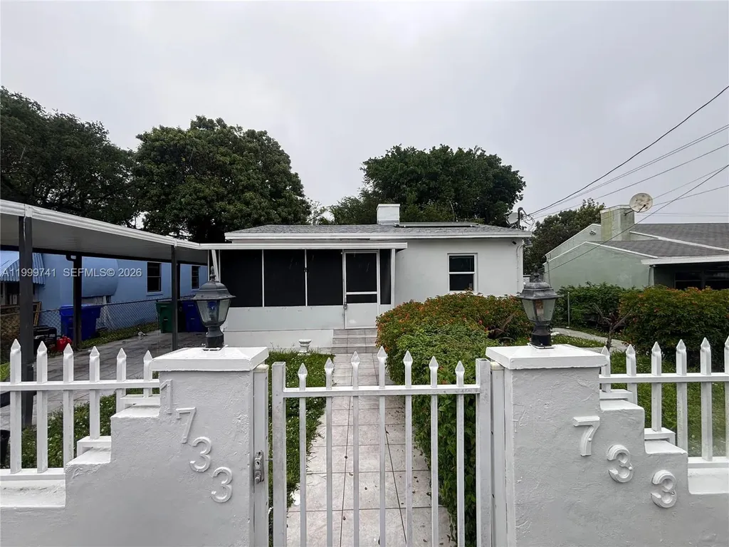 1733 NW 40th Street Miami FL 33142