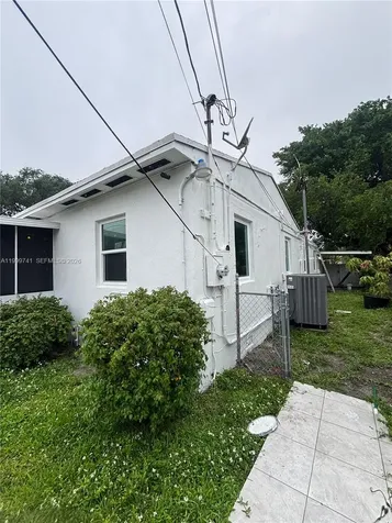 1733 NW 40th Street Miami FL 33142