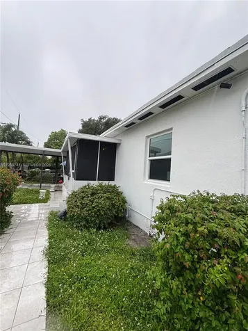 1733 NW 40th Street Miami FL 33142