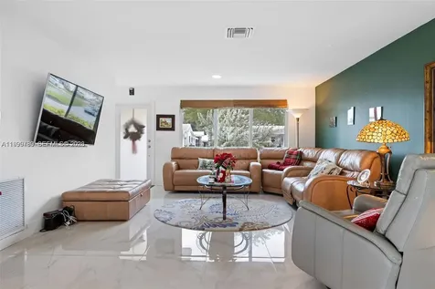 1086 NW 88th Way Plantation FL 33322
