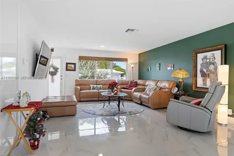 1086 NW 88th Way Plantation FL 33322