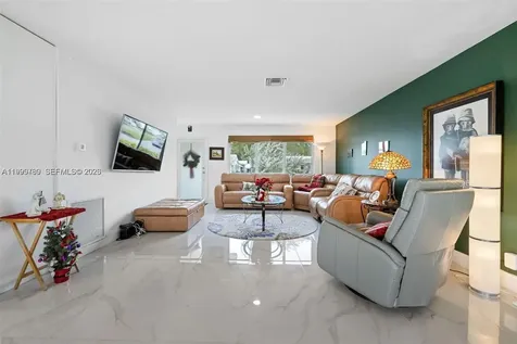 1086 NW 88th Way Plantation FL 33322