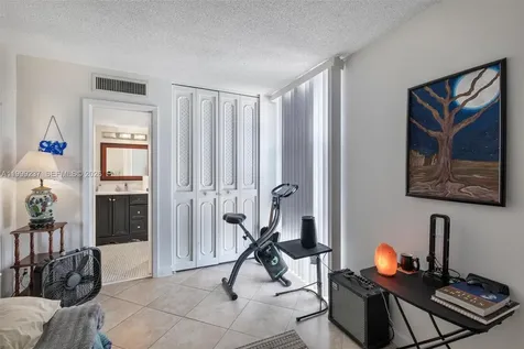 3475 N Country Club Drive Aventura FL 33180