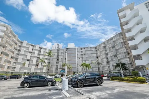3475 N Country Club Drive Aventura FL 33180