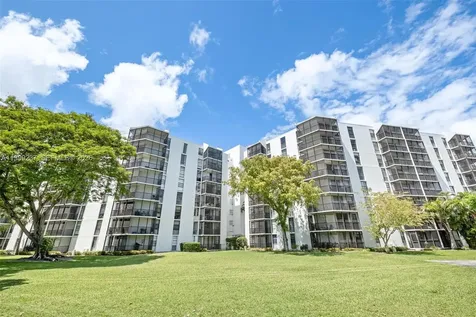 3475 N Country Club Drive Aventura FL 33180