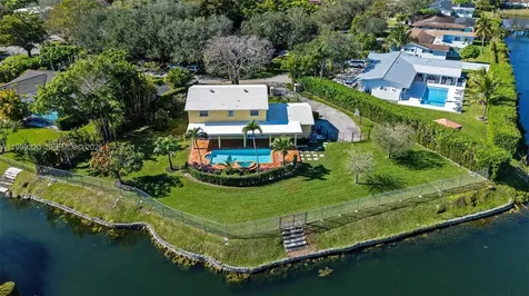 Pinecrest FL 33156