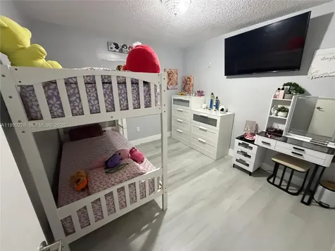 6878 NW 173 Drive Hialeah FL 33015