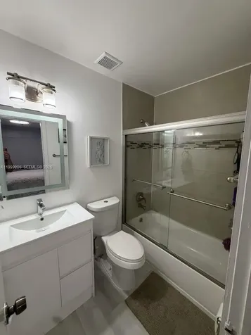 6878 NW 173 Drive Hialeah FL 33015