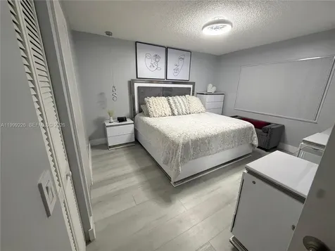 6878 NW 173 Drive Hialeah FL 33015